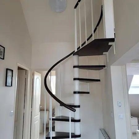 Avec Mezzanine