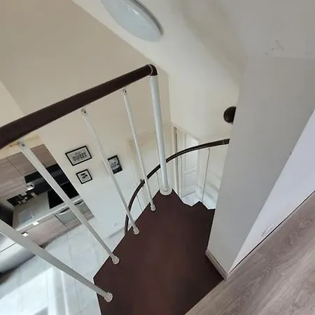 Avec Mezzanine