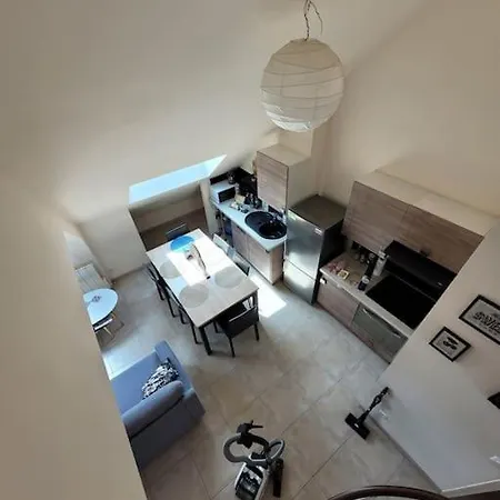 Avec Mezzanine